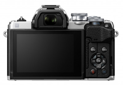 OM-D E-M10 Mark IV + ED 14-42mm F3.5-5.6 EZ Argento — immagine 2