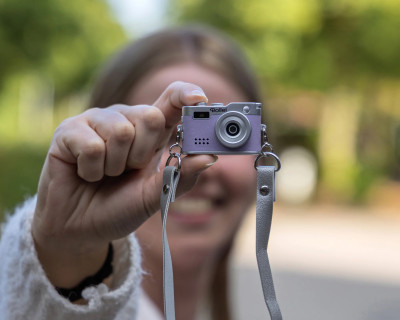 Mini Fotocamera Lilla - Portachiavi Digitale Gadget & Idea Regalo — immagine 9