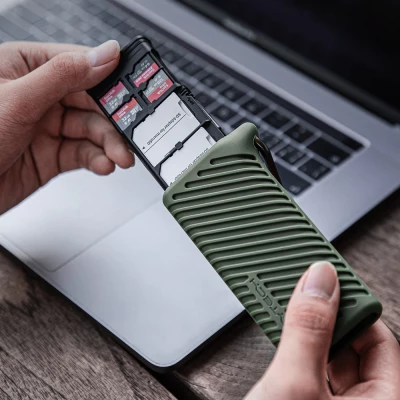 Lettore e custodia per schede di memoria SD / microSD - Verde — immagine 2