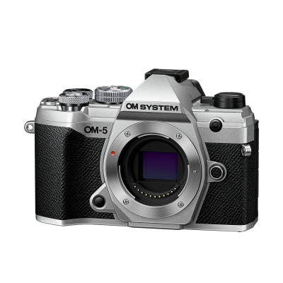 OM-5 Silver + 14-150 F4-5.6 II — immagine 2