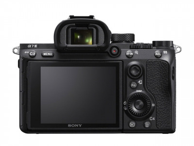 A7 III + FE 28-70mm F3.5-5.6 OSS (ILCE7M3KB) — immagine 3