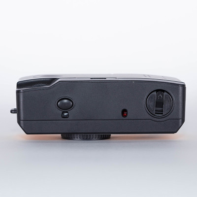 Camera analogica Ultra F9 Nera/gialla con flash integrato — immagine 3