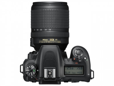 D7500 + AF-S 18-140 F3.5-5.6 G ED VR + SD 32GB Lexar Pro 800x — immagine 3
